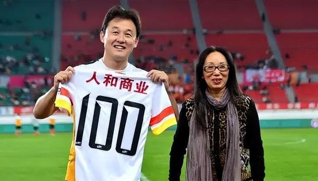 女富豪戴秀丽离婚前夫厌倦奢侈,黑龙江首富戴秀丽年轻照片