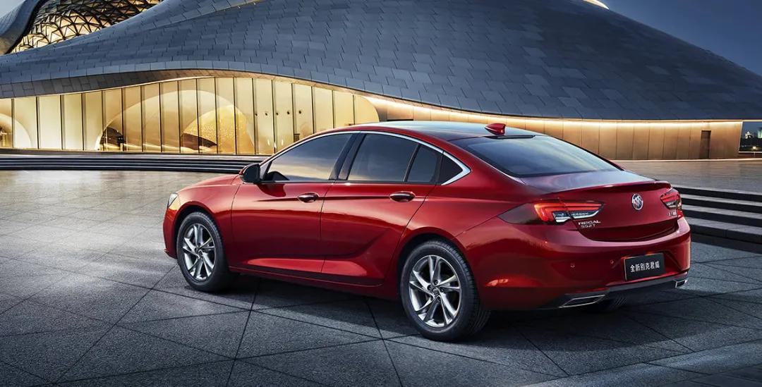 奔驰GLS100万起售是智商税？买新陆巡4年后提车，网友“等不起”