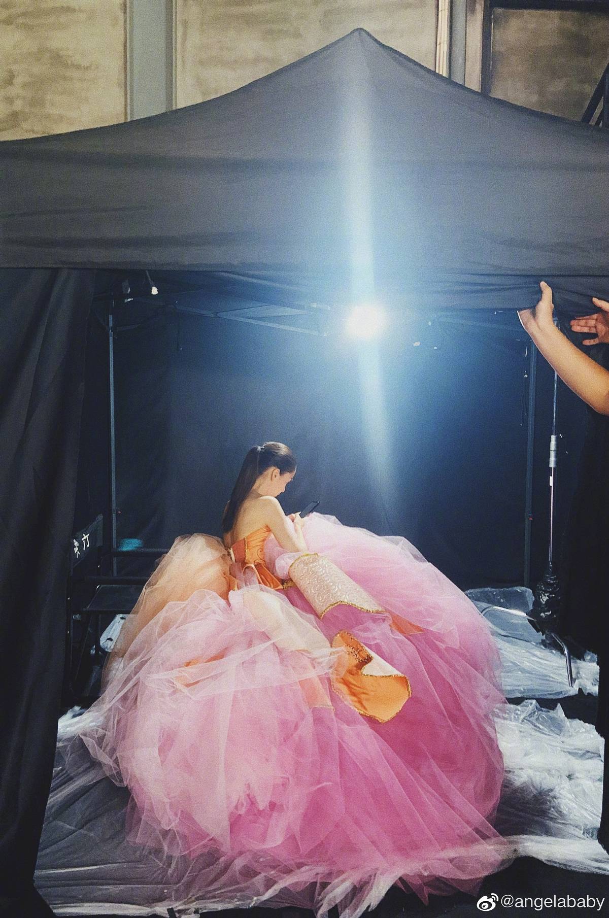 现代女性，就是要有Angelababy这股敢爱敢放手的自在与洒脱