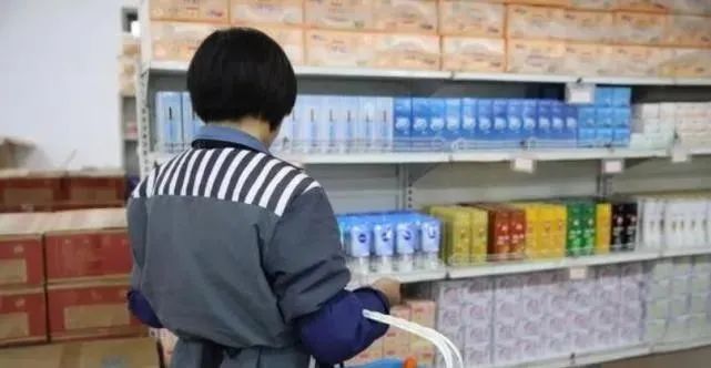 监狱服刑人员不服从管教,监狱服刑家人不寄生活费怎么办