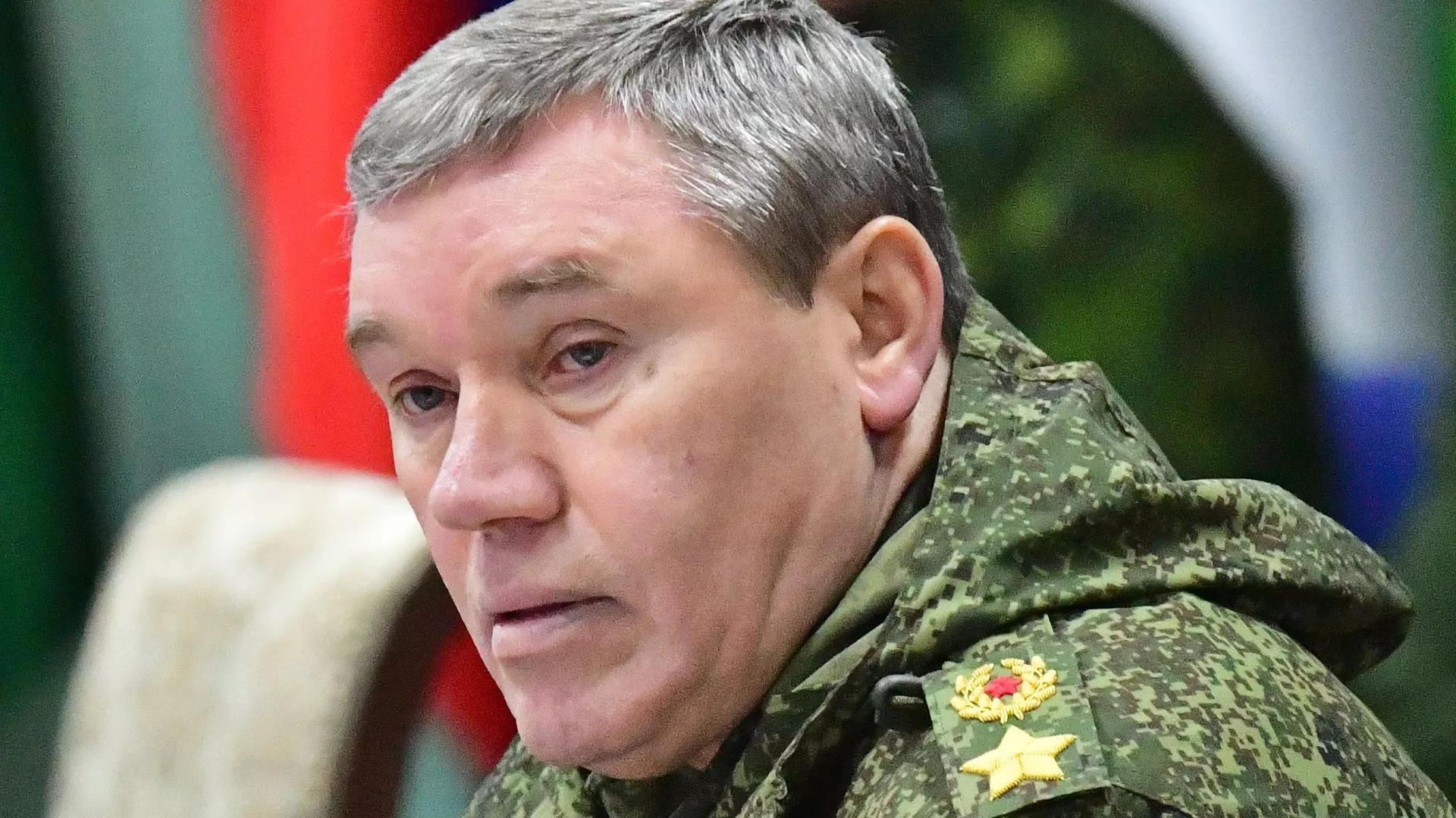 乌军总司令东部前线局势明显紧张,乌陆军总司令发表反攻声明