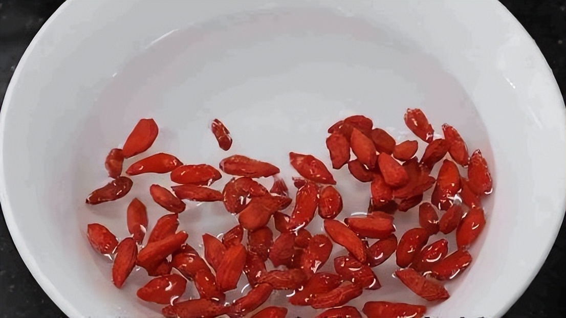 秋冬时节煲什么汤适合学生喝,春季煲什么汤最滋补广东人来支招