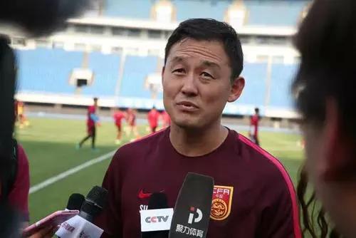 国足1:5惨败泰国引发多大的轰动,国足0-1不敌叙利亚后发生什么事