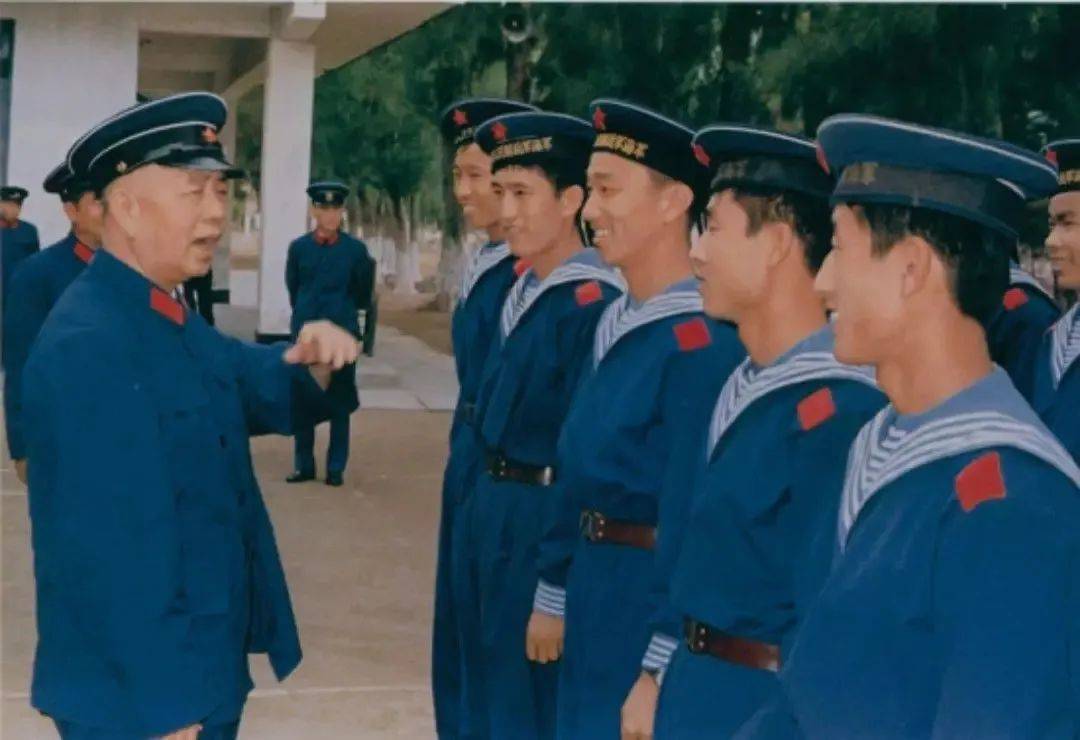 中国已有三艘航母下水，切不可忘记中国航母之父：*华清刘**