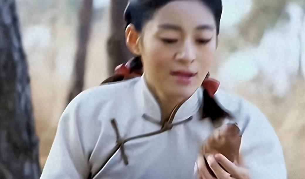 狂野诱惑！超辣女王舔刀瞬间！