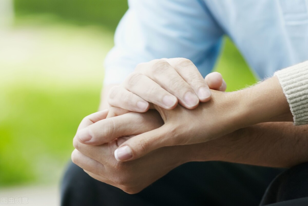 当老婆说你不爱她了怎么回答,老婆哭老公无动于衷怎么办