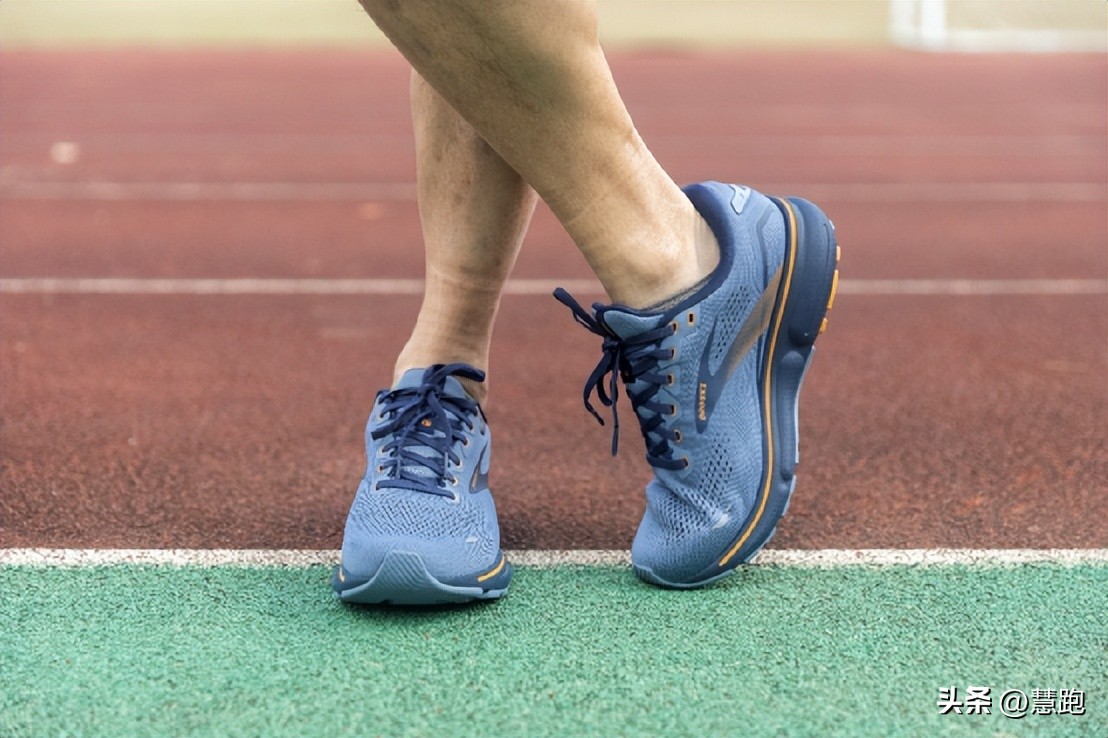 灵动飘逸的脚感你体验过吗？这双跑鞋可以给你答案