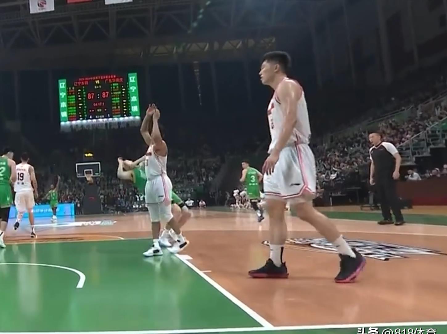 张镇麟暴扣惊呆解说,张镇麟沉肩撞沃特斯视频