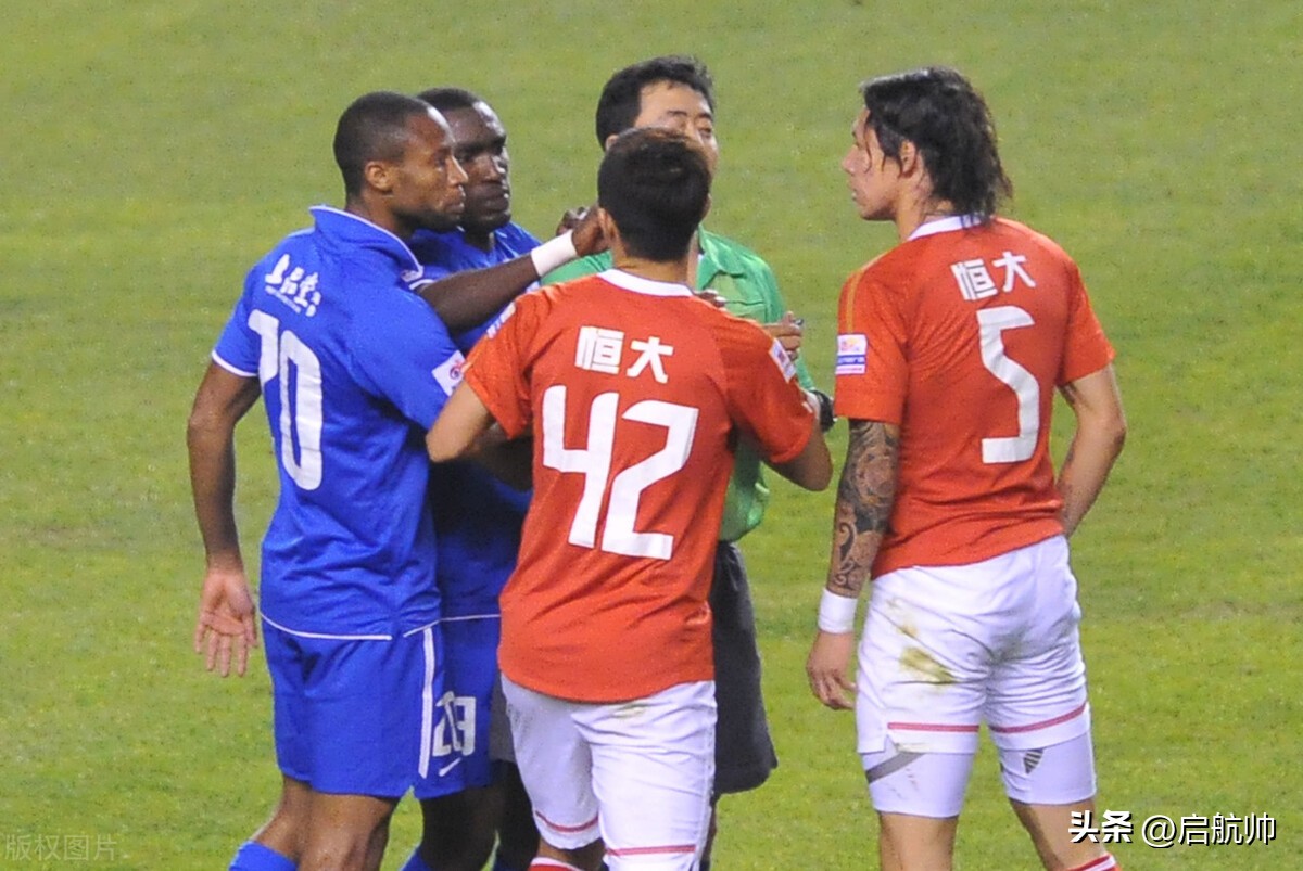 高！梅西被帆布隔档引中国球迷不满，2015世俱杯肾结石回避广州队