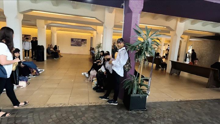 花了6000元在海上吃西餐,花了8000块钱到河里面吃一顿饭