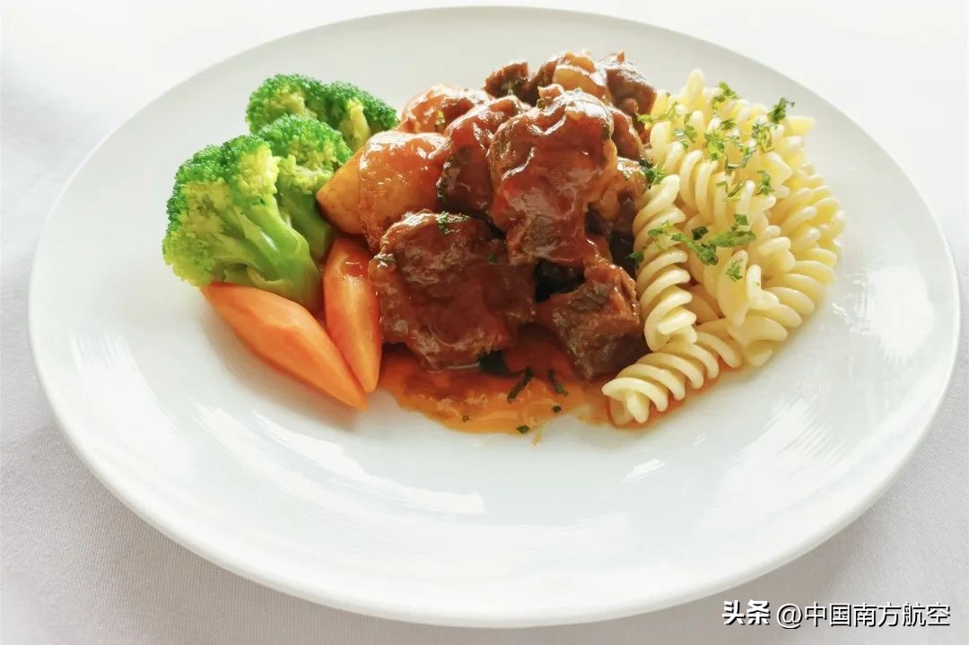 南航国际航班付费经济舱,南航飞机选餐流程