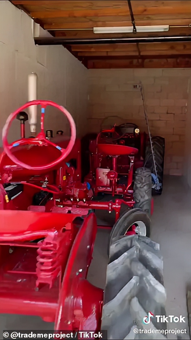 外国妹纸想用一个小发卡，跟别人换一栋房子，最后居然成功了