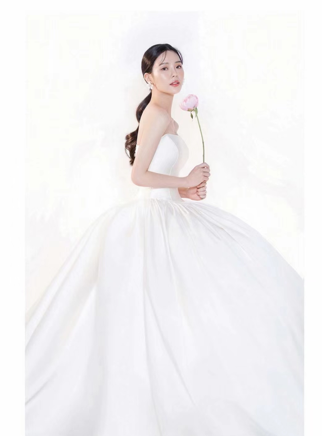 婚纱皇冠黑色霸气造型图片,婚纱饰品搭配图片