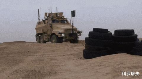 炮弹能炸一个足球场吗,一炮能掀翻坦克的加农榴弹炮