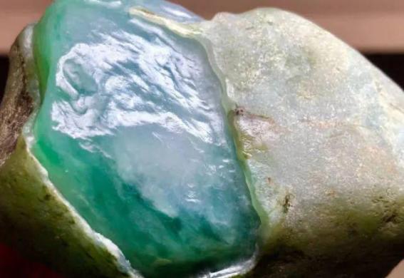 和田玉行情和翡翠行情比对,和田玉与翡翠升值潜力