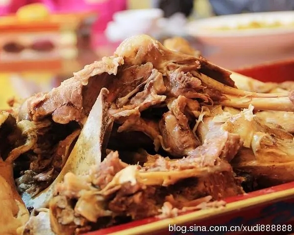 “羊亡爷”恩克:5个月内吃110只羊,从不吃青菜,面色乌青疵扩散