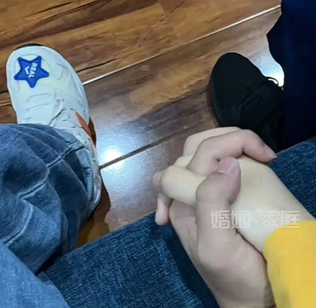 本年度最甜爱情故事：蓝朋友成了男朋友！汶川地震“钢腿女孩”官宣恋爱，全网磕糖