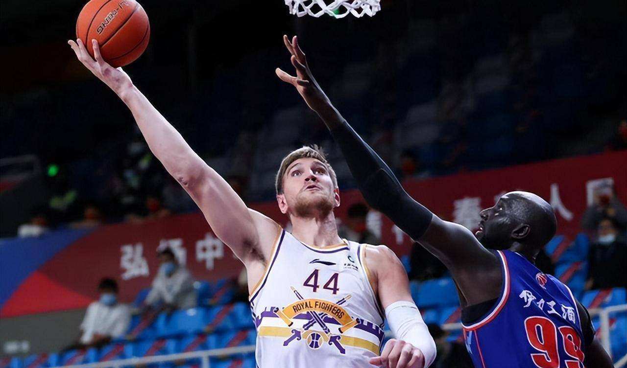 2米18打爆2米29法尔,法尔2米49臂展视频