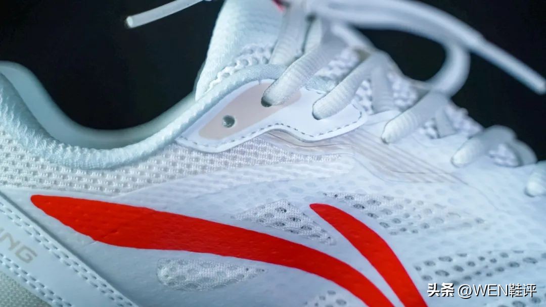 李宁扶遥v2复古银真实效果,好物推荐跑步鞋