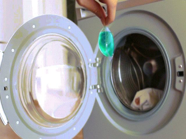 衣服洗干净教你一招,衣服洗完沾满毛絮怎么办