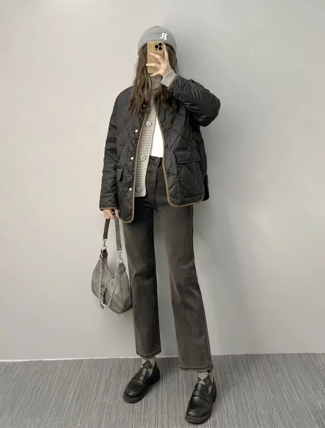 19冬羽绒服穿搭,韩款黑色羽绒服搭棕色长靴