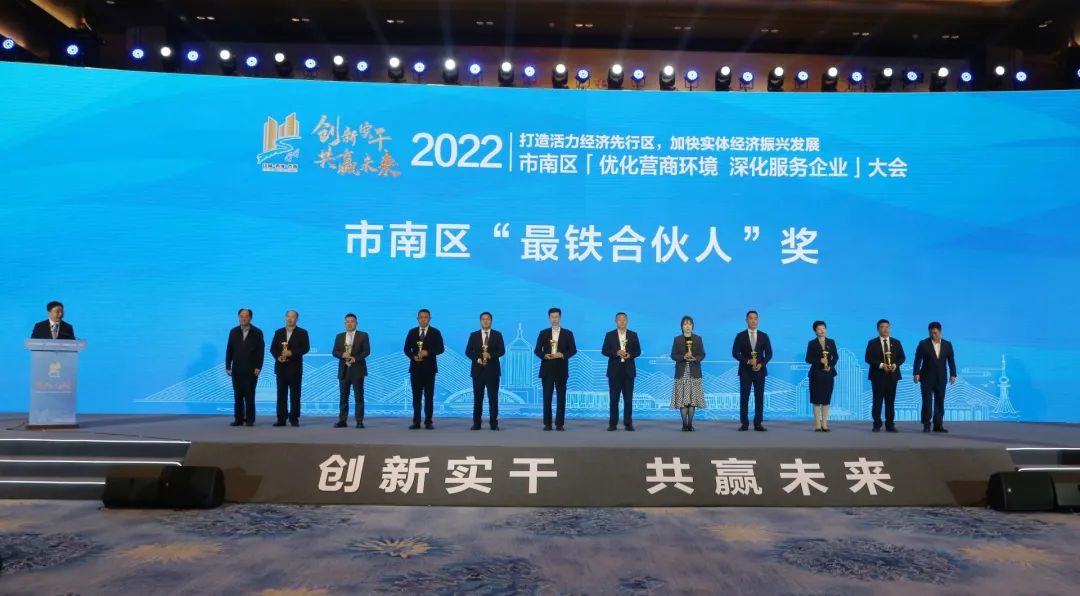 为什么人们都留在了千禧年,为什么有的人会愿意离开家乡