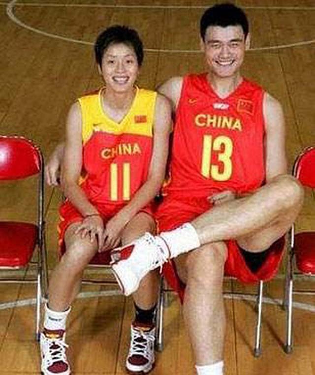 姚明和老婆叶莉成全场焦点,姚明妻子叶莉的简历
