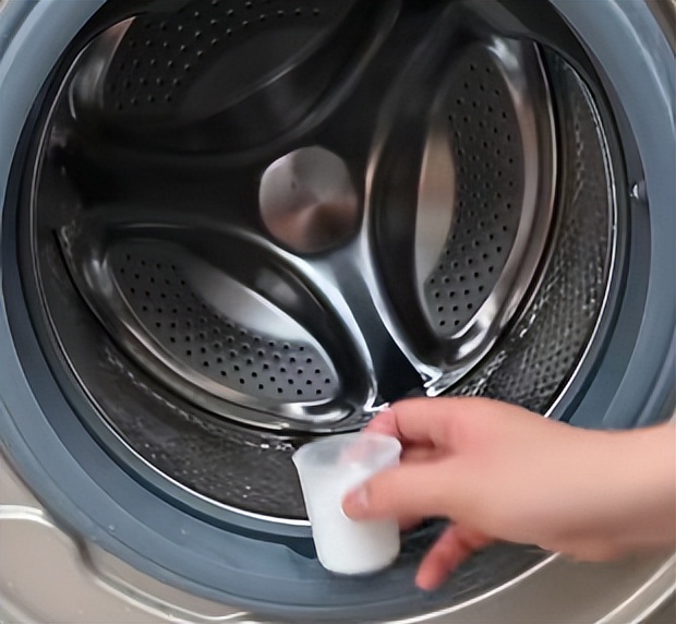 清理洗衣机异味最好方法,洗衣机又脏又臭该怎么清理呢
