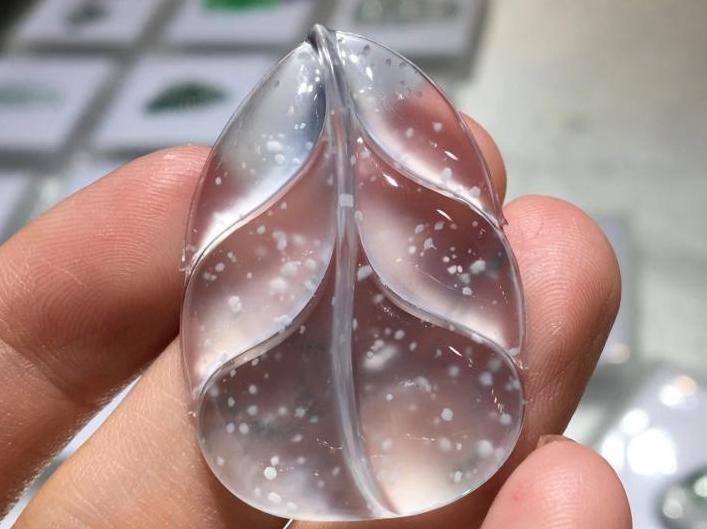 很糯的翡翠值钱吗,翡翠看着冰糯价格低怎么回事