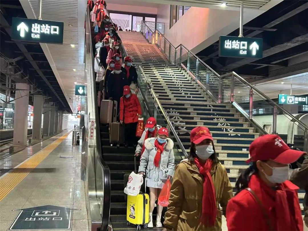 昆明南站的服务中心在哪里,昆明南站贵宾服务