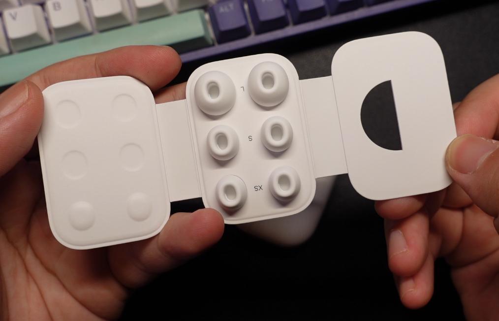 花1899入手新款苹果AirPodsPro二代耳机，不吹不黑，说说心里话