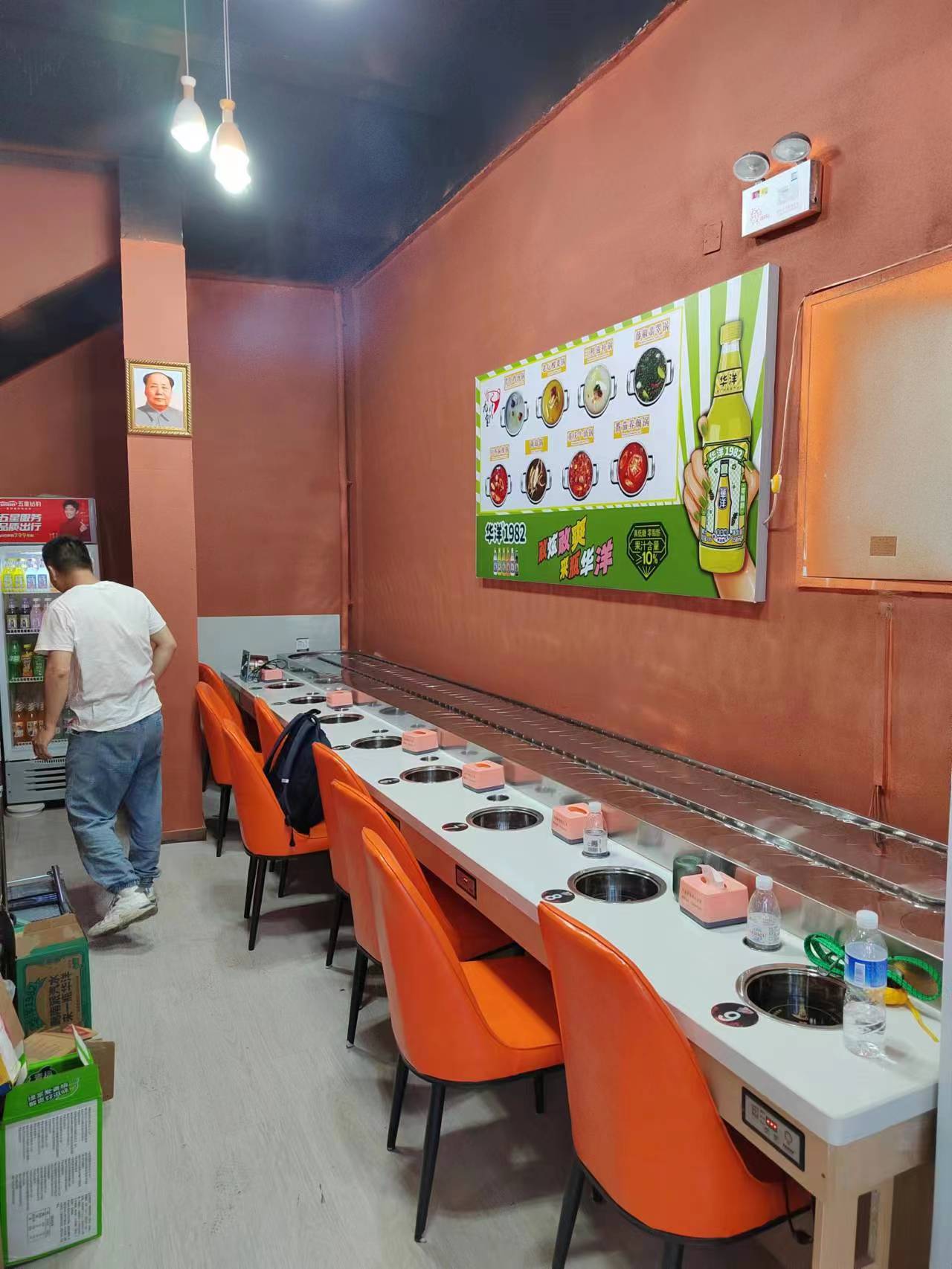 开旋转小火锅店需要多少钱,15元旋转小火锅店加盟