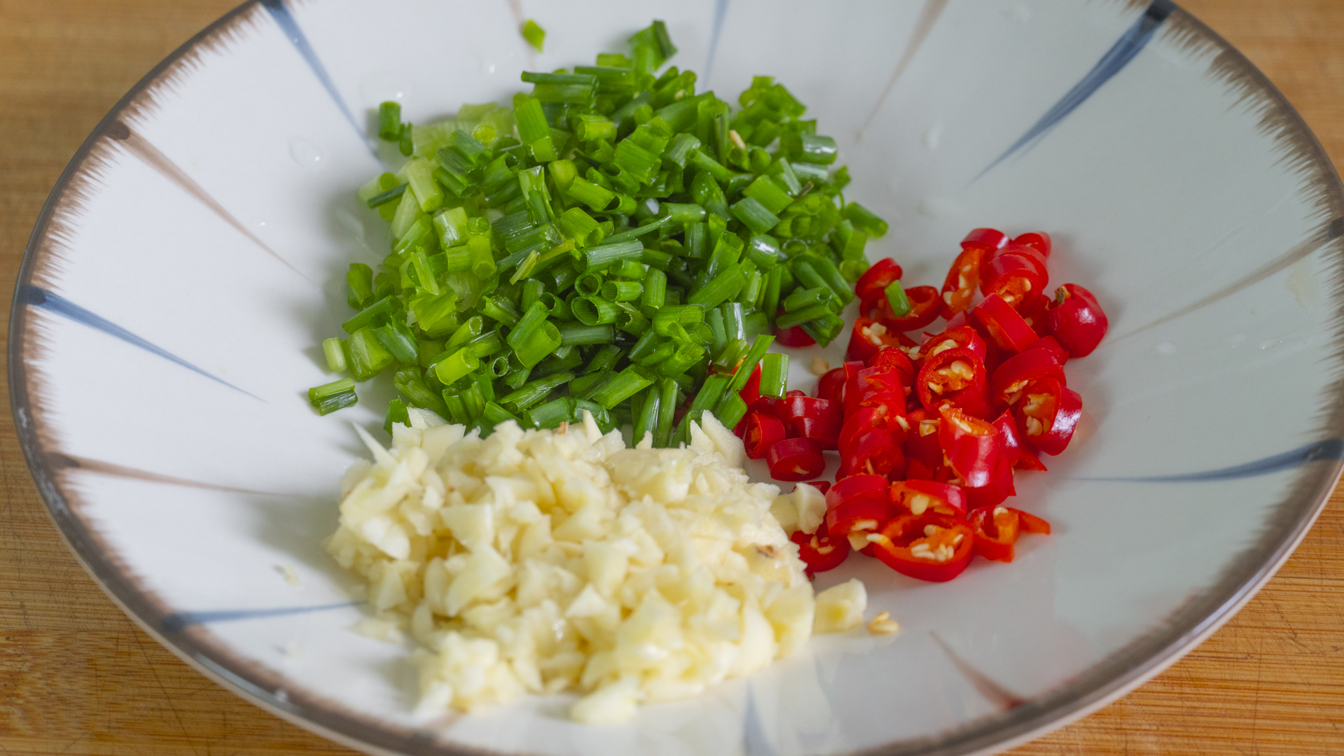 建议女人，多善待自己，少喝奶茶多吃6道菜，脸色红润，精神饱满