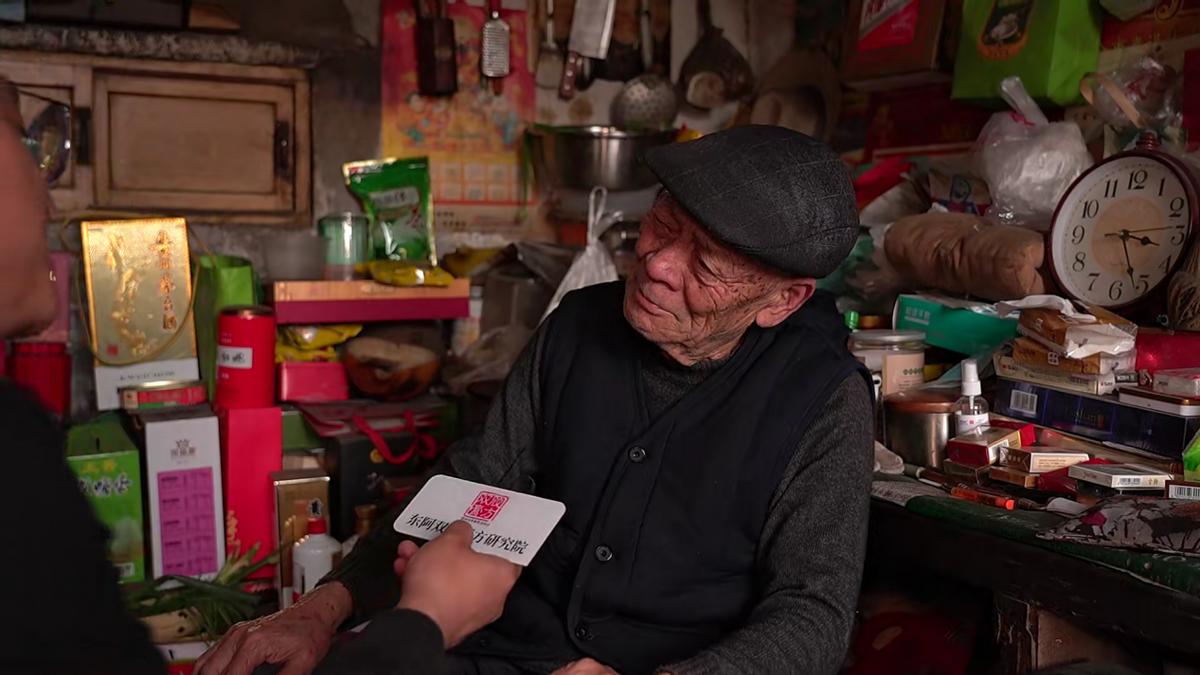 76岁老中医退休后坚持奋斗在一线,103岁老中医分文不取