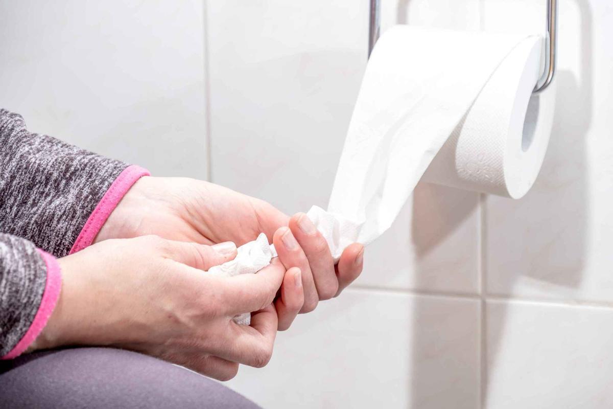 肛门潮湿有分泌物瘙痒怎么治疗,肛门潮湿发痒是什么症状