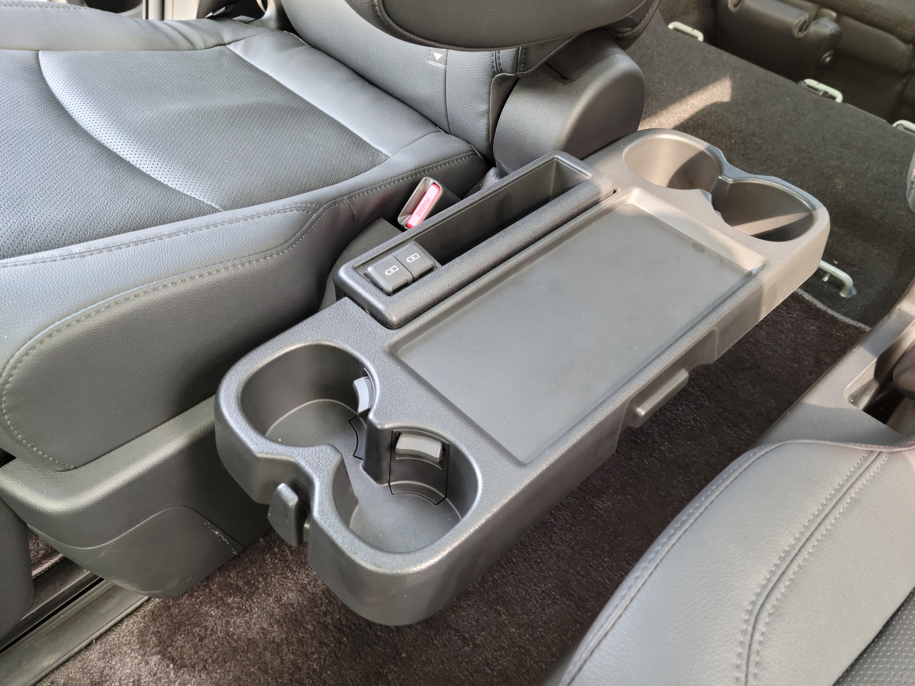 深度体验丰田赛那SIENNA，家用MPV的标杆有何过人之处？