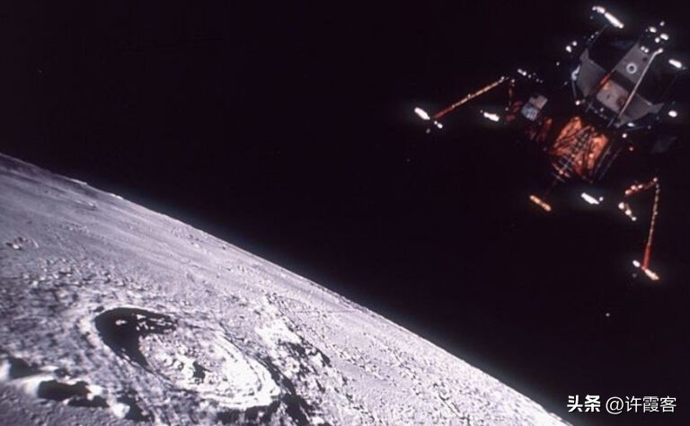 九死一生的阿波罗登月计划，实验中死亡三人，阿姆斯特朗差点牺牲