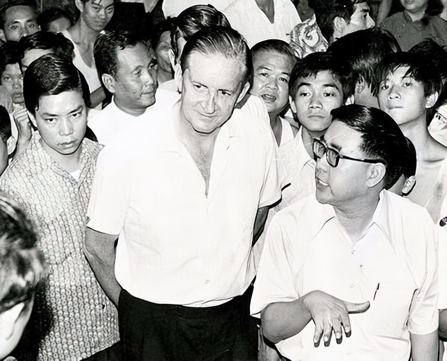 英国军官不解:为何将香港还给中国?2000年英上将一句话道出真相