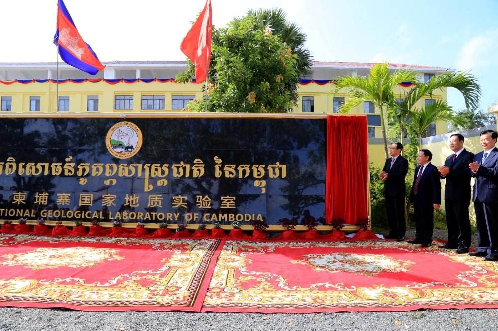 “柬铁”怎样炼成？262亿项目直接交给中国，洪森多次发声力挺