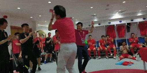 官办足球成国际玩笑，“野蛮人”野蛮生长玩不转足球的野蛮游戏