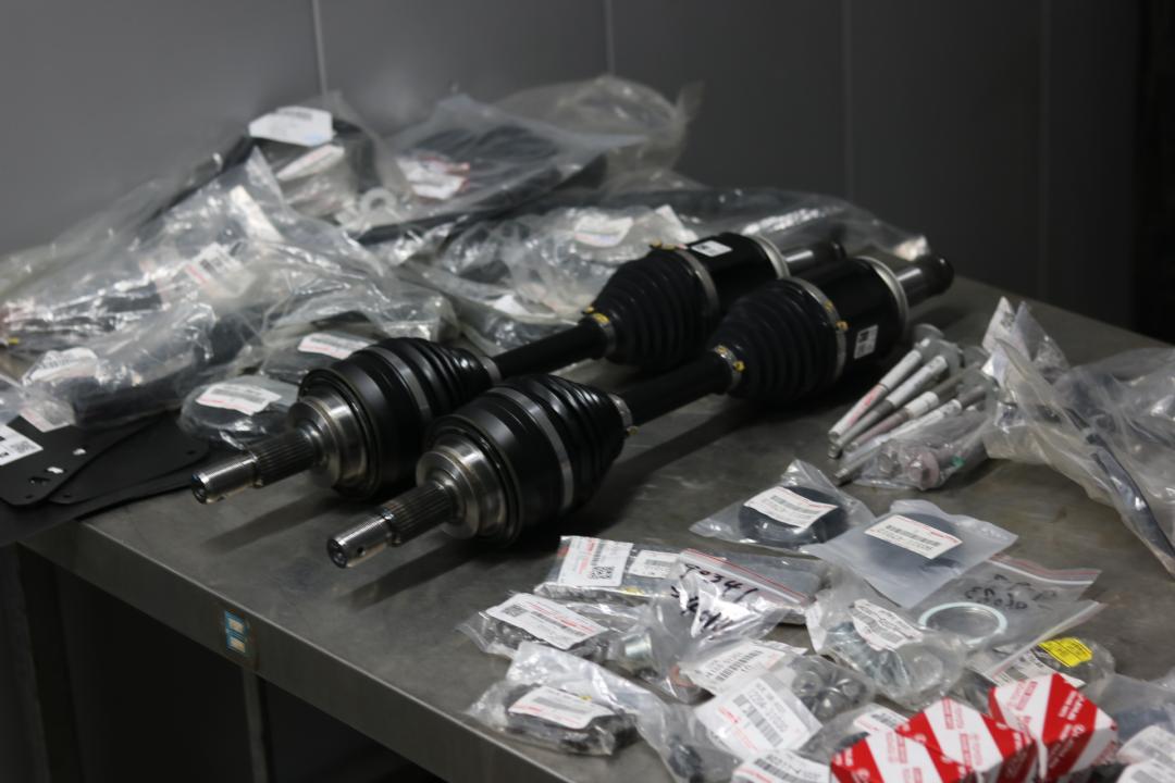 03年丰田霸道全车翻新多少钱,2004款丰田霸道拆车视频