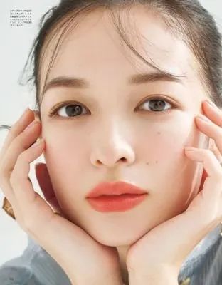 兰蔻菁纯粉底液滋润养肤干皮服帖,兰蔻新空气轻垫菁纯粉底液spf5013g