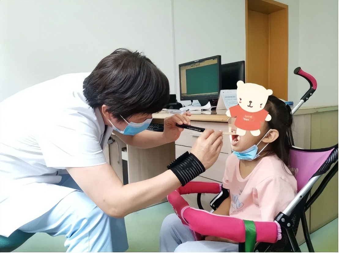 孩子喉咙有点红需要吃药吗,孩子喉咙红是风热感冒吗