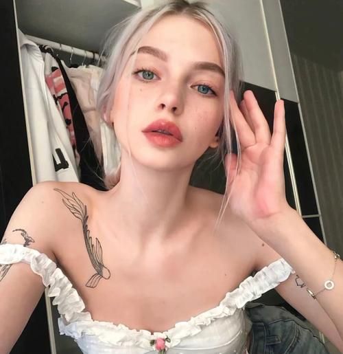 缘牟目：纹眉能够让你拥有美丽而持久的眉毛，但也需要你做好准备