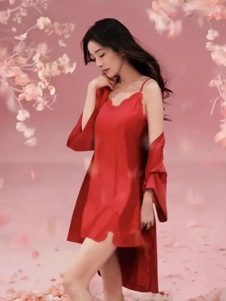 杨幂性感女神内衣秀惊艳照片，离婚后大幂幂放飞自我了！