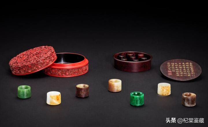 香港苏富比老翡翠拍卖价格,香港拍卖会苏富比翡翠手镯