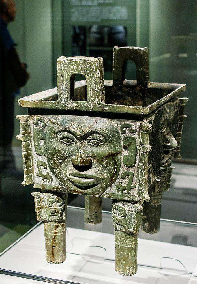 周原出土青铜器10册重20公斤,周原遗址出土青铜器铭文写了什么