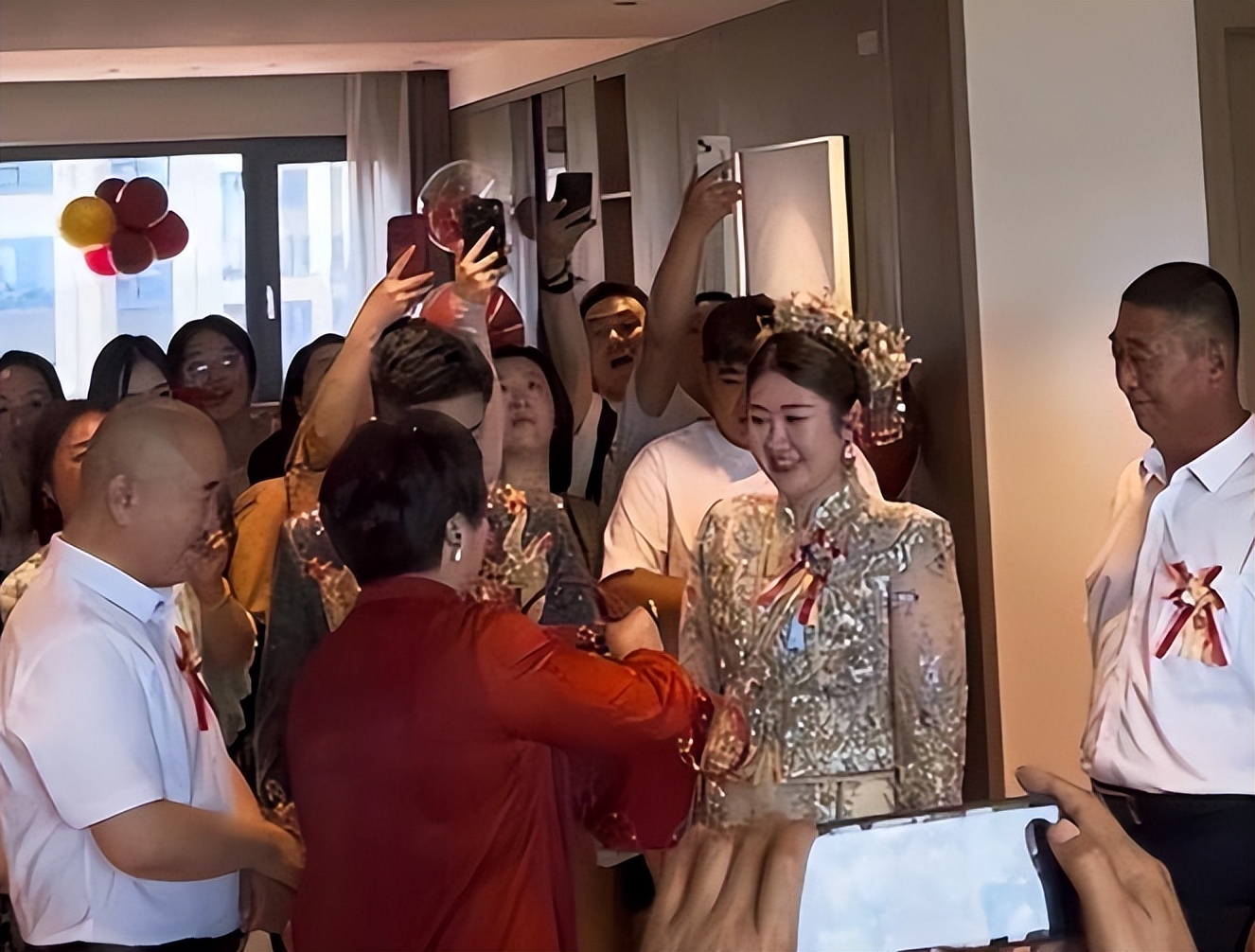 鍒樿兘鍎垮瓙缁撳璧垫湰灞遍殢绀煎灏戦挶,鍒樿兘鍎垮瓙濠氱ぜ璧垫湰灞辩粰浜嗗灏戦挶