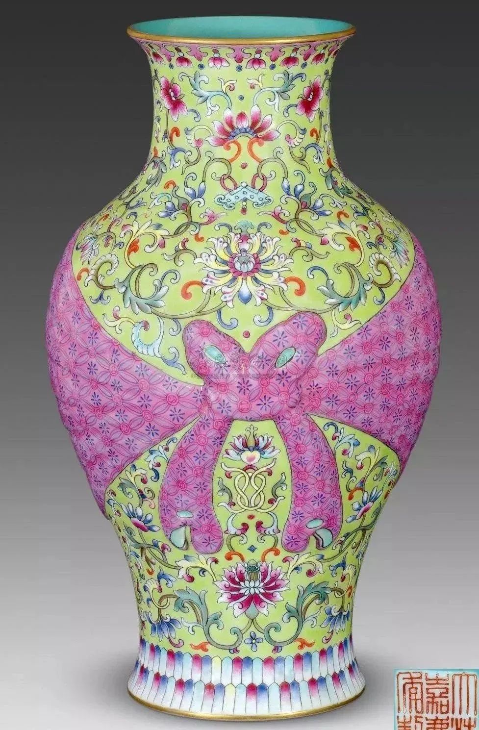 赵露思穿上廉价中国风礼服，俗成了18线网红