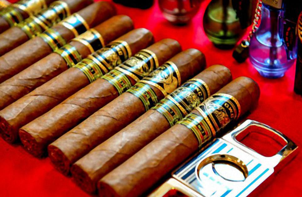 毛主席特制雪茄的由来，多亏了一位同志的引荐，毛主席爱不释手